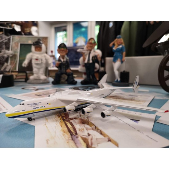 Модель самолета Herpa Антонов Ан-225 Antonov Airlines 1:400